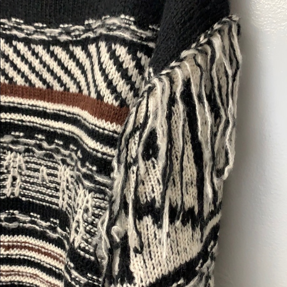 Cliche’ Fringe Sweater With Boho Print. Size M - image 3
